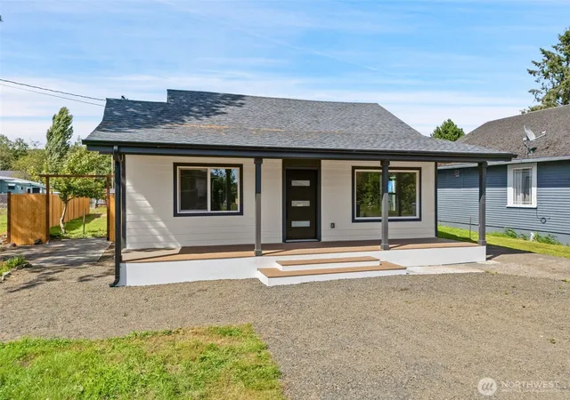 Photo 1 of Single family home for sale at 218 E King St, Aberdeen, WA 98520 | MLS# NWM2562320 | Listing updated on 2026-09-23