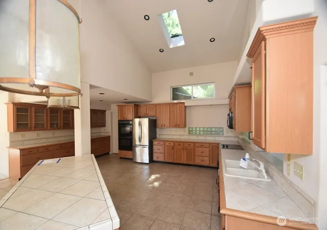 Photo 4 of Sale Pending at 2954 SE Camano Dr, Camano Island, WA 98282 | MLS# NWM2562324 | Listing updated on 2026-10-01
