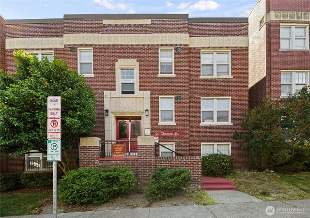 Photo 2 of Sale Pending at 625 4th Avenue W, Seattle, WA 98119 | MLS# NWM2562347 | Listing updated on 2026-09-25