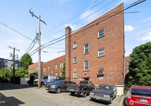 Photo 3 of Sale Pending at 625 4th Avenue W, Seattle, WA 98119 | MLS# NWM2562347 | Listing updated on 2026-09-25