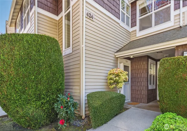 Photo 3 of Townhouse for sale at 424 228th Street SW #H203, Bothell, WA 98021 | MLS# NWM2562348 | Listing updated on 2026-10-01