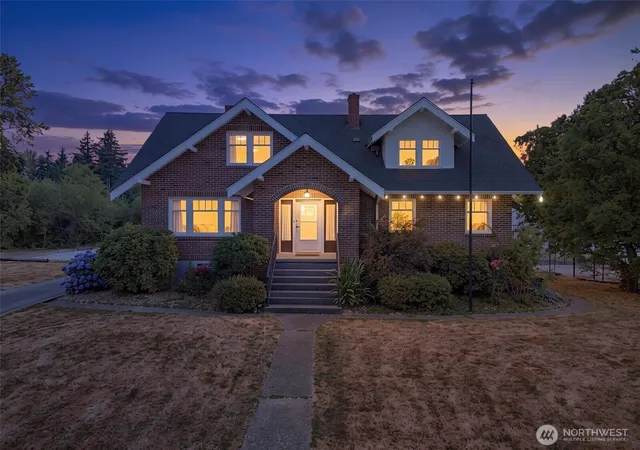Photo 3 of Sale Pending at 811 121st East, Tacoma, WA 98445 | MLS# NWM2562353 | Listing updated on 2026-09-29