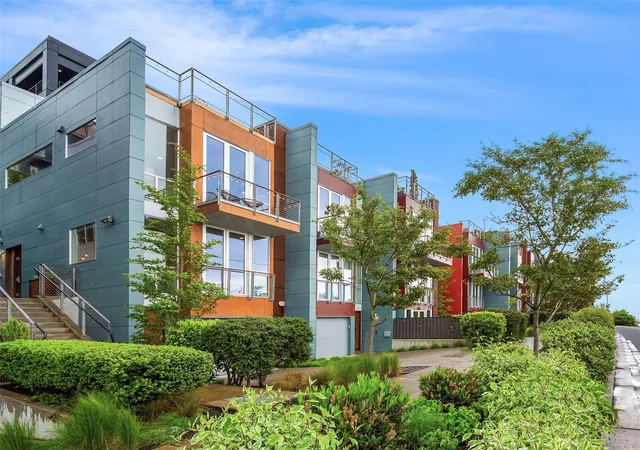 Townhouse for sale at 2834 Fairview Ave E, Seattle, WA 98102 | MLS# NWM2562363