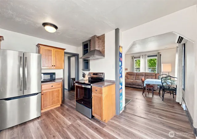 Photo 3 of Sale Pending at 540 21st Avenue, Longview, WA 98632 | MLS# NWM2562378 | Listing updated on 2026-09-25