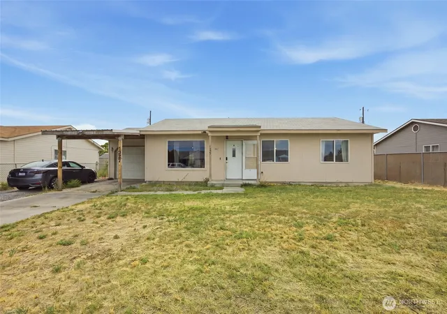 Photo 1 of Single family home for sale at 1227 Lowry St, Moses Lake, WA 98837 | MLS# NWM2562392 | Listing updated on 2026-09-23