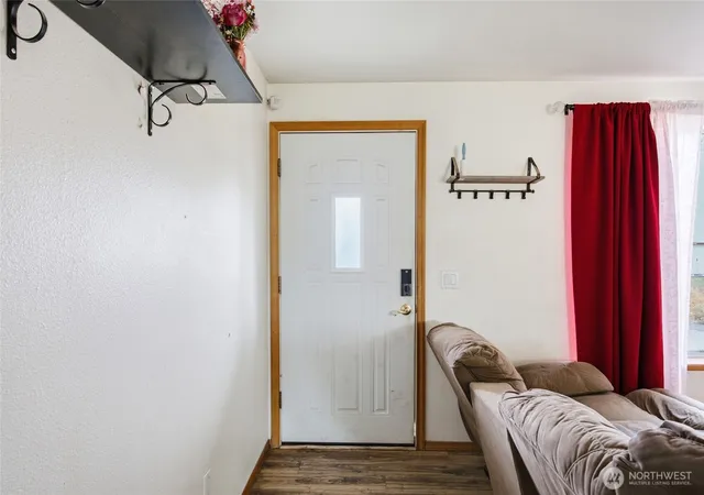 Photo 3 of Single family home for sale at 1227 Lowry St, Moses Lake, WA 98837 | MLS# NWM2562392 | Listing updated on 2026-09-23