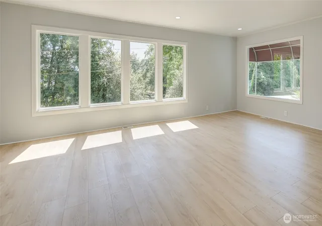 Photo 3 of Single family home for sale at 215 W Chenault Ave, Hoquiam, WA 98550 | MLS# NWM2562395 | Listing updated on 2026-09-28