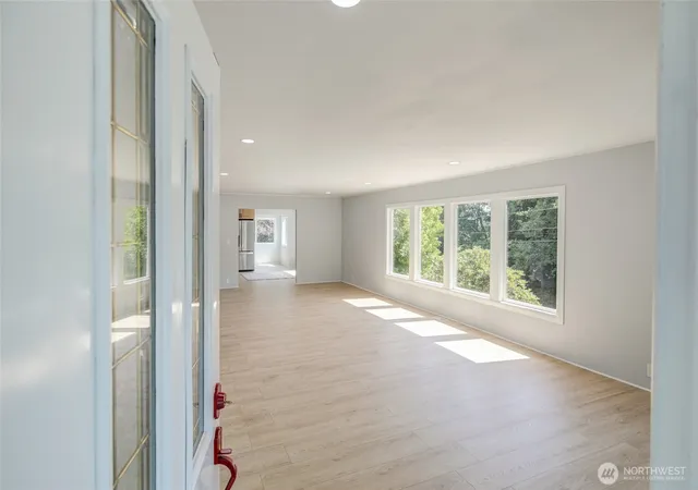 Photo 4 of Single family home for sale at 215 W Chenault Ave, Hoquiam, WA 98550 | MLS# NWM2562395 | Listing updated on 2026-09-28