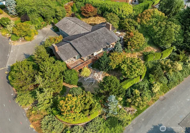 Photo 1 of Single family home for sale at 8811 Ne 15th Place, Clyde Hill, WA 98004 | MLS# NWM2562402 | Listing updated on 2026-09-23