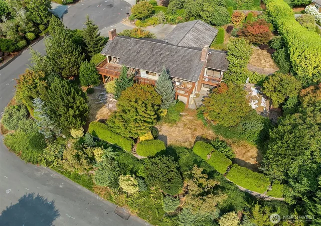 Photo 3 of Single family home for sale at 8811 Ne 15th Place, Clyde Hill, WA 98004 | MLS# NWM2562402 | Listing updated on 2026-09-23
