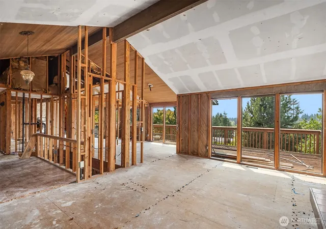 Photo 4 of Single family home for sale at 8811 NE 15th Place, Clyde Hill, WA 98004 | MLS# NWM2562402 | Listing updated on 2026-09-23