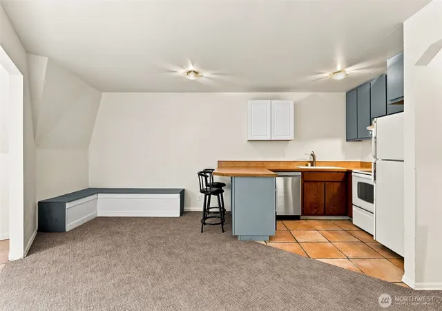 Photo 3 of Townhouse for sale at 6194 NE 6200 Pine St, Suquamish, WA 98392 | MLS# NWM2562415 | Listing updated on 2026-09-23