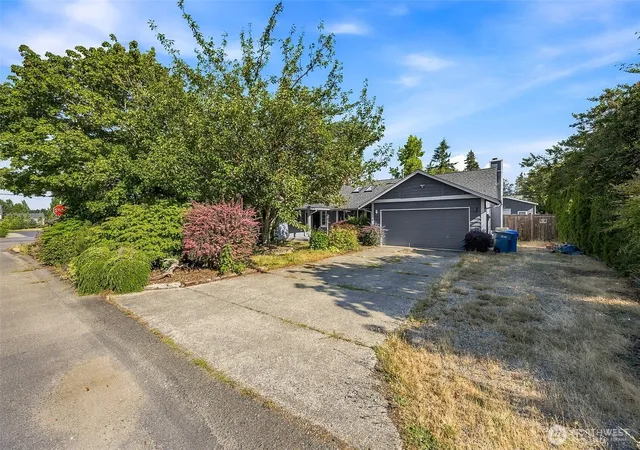 Photo 2 of Single family home for sale at 12401 133rd Street Ct E, Puyallup, WA 98374 | MLS# NWM2562437 | Listing updated on 2026-10-01