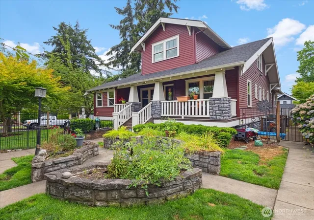 Single family home for sale at 2400 H St, Vancouver, WA 98663 | MLS# NWM2562439