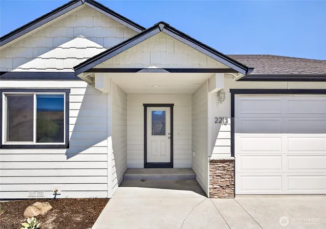 Photo 3 of Sale Pending at 2213 2nd Street SE, East Wenatchee, WA 98802 | MLS# NWM2562442 | Listing updated on 2026-09-22