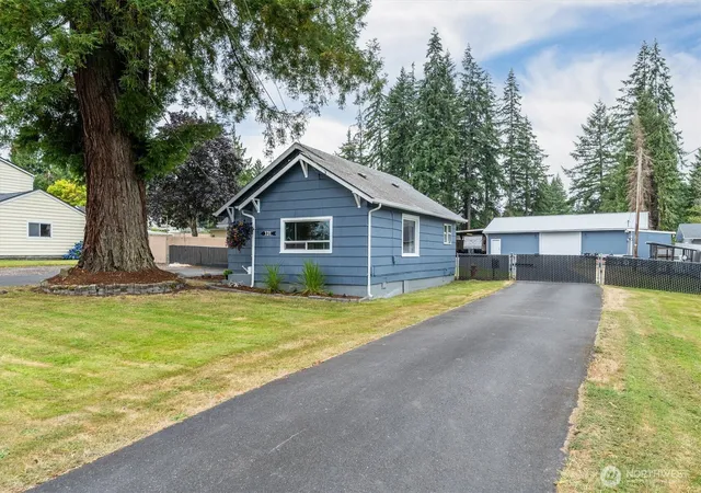 Photo 2 of Single family home for sale at 131 Niblett Way, Longview, WA 98632 | MLS# NWM2562446 | Listing updated on 2026-09-23