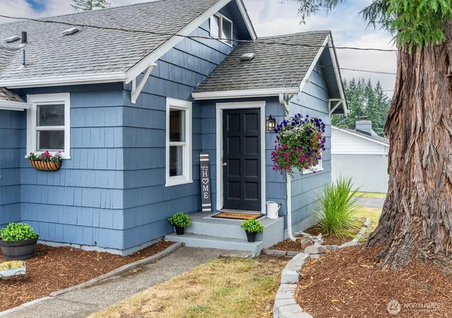 Photo 3 of Single family home for sale at 131 Niblett Way, Longview, WA 98632 | MLS# NWM2562446 | Listing updated on 2026-09-23