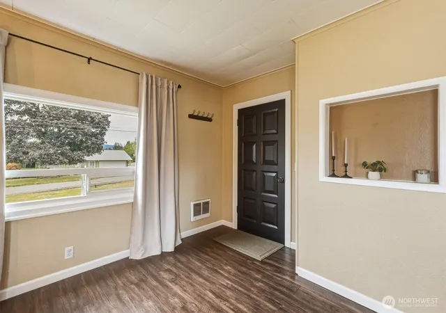 Photo 3 of Single family home for sale at 131 Niblett Way, Longview, WA 98632 | MLS# NWM2562446 | Listing updated on 2026-09-23