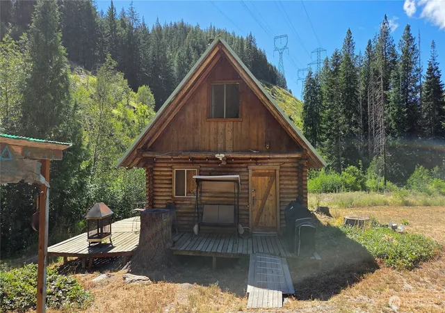 Photo 4 of Single family home for sale at 8925 Merry Cyn Rd, Leavenworth, WA 98826 | MLS# NWM2562462 | Listing updated on 2026-09-23