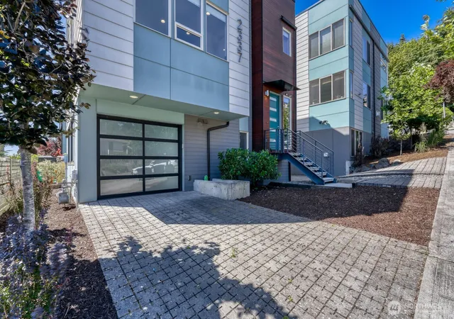 Photo 3 of Single family home for sale at 2337 W Plymouth St, Seattle, WA 98199 | MLS# NWM2562471 | Listing updated on 2026-09-29