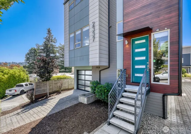 Photo 3 of Single family home for sale at 2337 W Plymouth St, Seattle, WA 98199 | MLS# NWM2562471 | Listing updated on 2026-09-29