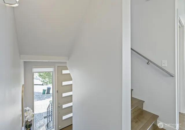 Photo 4 of Single family home for sale at 2337 W Plymouth St, Seattle, WA 98199 | MLS# NWM2562471 | Listing updated on 2026-09-29