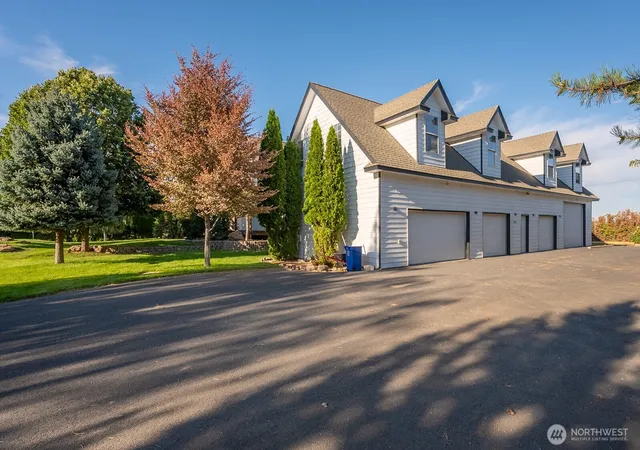 Photo 2 of Mansion for sale at 9592 Baseline 5 Rd Se, Moses Lake, WA 98837 | MLS# NWM2562484 | Listing updated on 2026-09-29