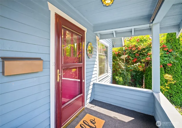 Photo 3 of Single family home for sale at 1140 Grant St, Bellingham, WA 98225 | MLS# NWM2562502 | Listing updated on 2026-10-01