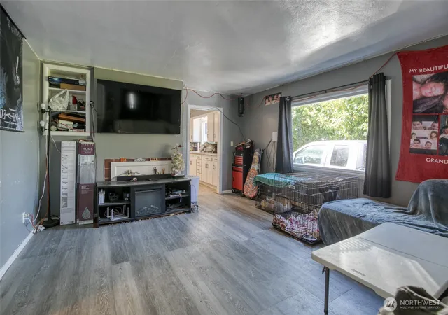 Photo 3 of Sale Pending at 1505 N B St, Aberdeen, WA 98520 | MLS# NWM2562517 | Listing updated on 2026-09-21