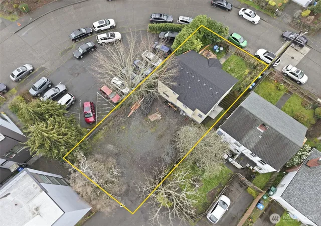 Photo 3 of Single family home for sale at 5752 Northeast 62nd St, Seattle, WA 98115 | MLS# NWM2562519 | Listing updated on 2026-09-23