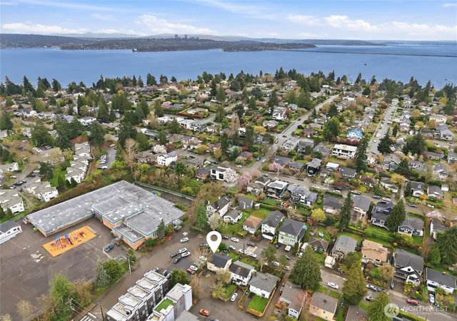 Photo 4 of Single family home for sale at 5752 Northeast 62nd St, Seattle, WA 98115 | MLS# NWM2562519 | Listing updated on 2026-09-23