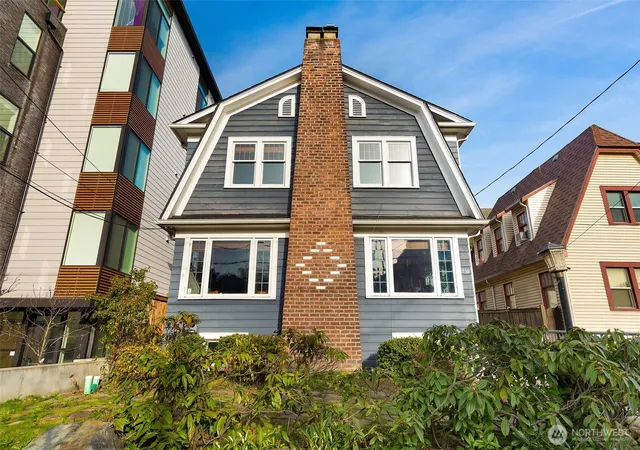 Photo 2 of Single family home for sale at 710 10 Avenue E, Seattle, WA 98102 | MLS# NWM2562529 | Listing updated on 2026-09-29