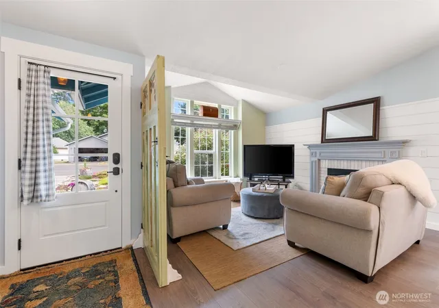 Photo 3 of Single family home for sale at 1520 Mapleridge Dr NE, Olympia, WA 98506 | MLS# NWM2562549 | Listing updated on 2026-09-17