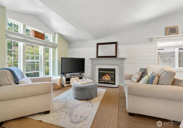 Photo 4 of Single family home for sale at 1520 Mapleridge Dr NE, Olympia, WA 98506 | MLS# NWM2562549 | Listing updated on 2026-09-17