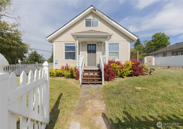 Photo 1 of Single family home for sale at 226 N 5th Street, Mount Vernon, WA 98273 | MLS# NWM2562570 | Listing updated on 2026-09-23