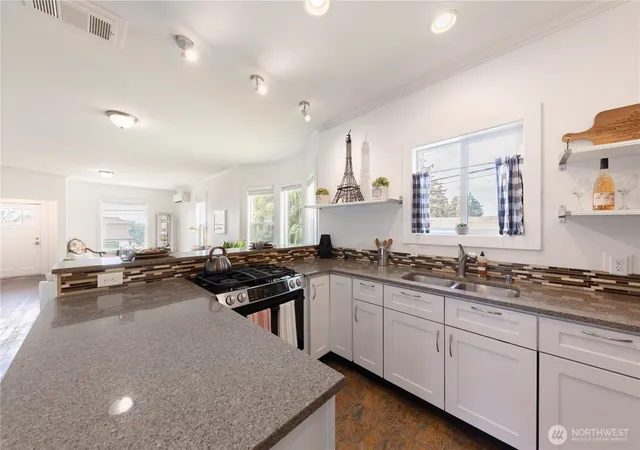 Photo 4 of Single family home for sale at 226 N 5th Street, Mount Vernon, WA 98273 | MLS# NWM2562570 | Listing updated on 2026-09-23