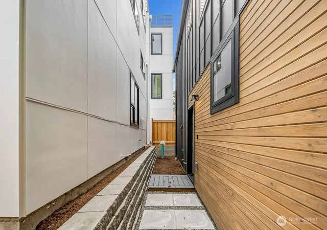 Photo 2 of Single family home for sale at 1214 Ne 100th Street, Seattle, WA 98125 | MLS# NWM2562605 | Listing updated on 2026-09-25