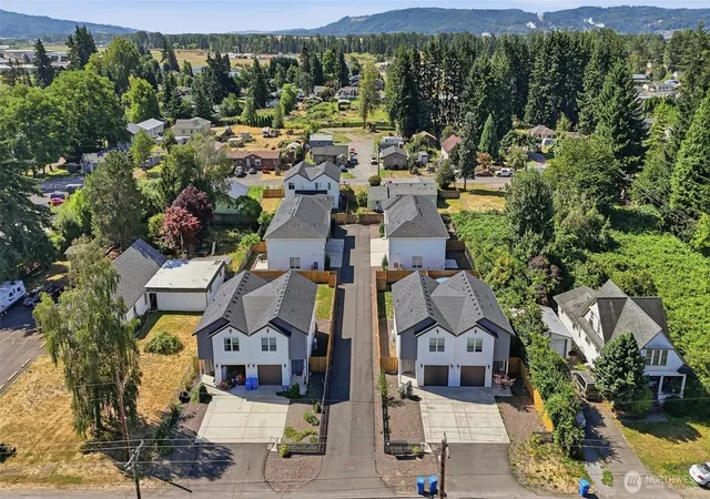 Multi family home for sale at 950 Walnut St, Kelso, WA 98626 | MLS# NWM2562636