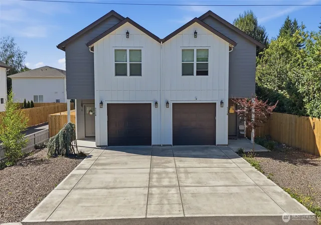 Photo 3 of Multi family home for sale at 950 Walnut St, Kelso, WA 98626 | MLS# NWM2562636 | Listing updated on 2026-09-23