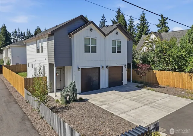 Photo 3 of House for sale at 950 Walnut St, Kelso, WA 98626 | MLS# NWM2562636 | Listing updated on 2026-09-23