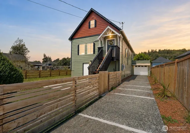 Photo 1 of Single family home for sale at 2415 Pacific Ave, Hoquiam, WA 98550 | MLS# NWM2562656 | Listing updated on 2026-09-23
