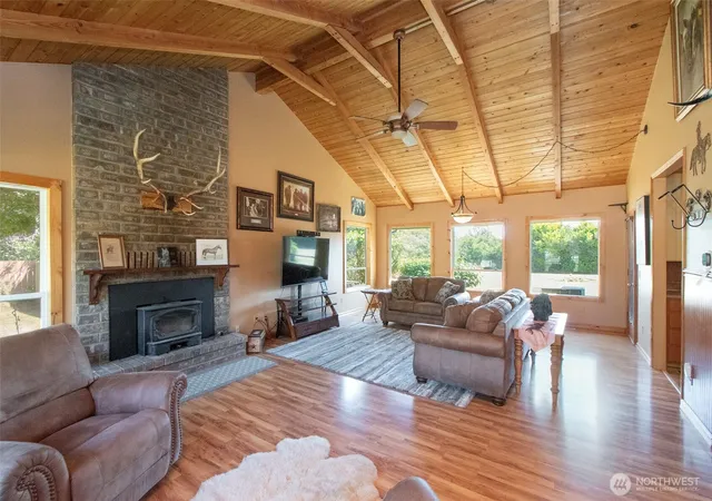 Photo 4 of Single family home for sale at 870 Thorton Dr, Sequim, WA 98382 | MLS# NWM2562717 | Listing updated on 2026-09-23