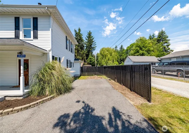 Photo 3 of Single family home for sale at 24499 E State St, Sedro Woolley, WA 98284 | MLS# NWM2562730 | Listing updated on 2026-09-23
