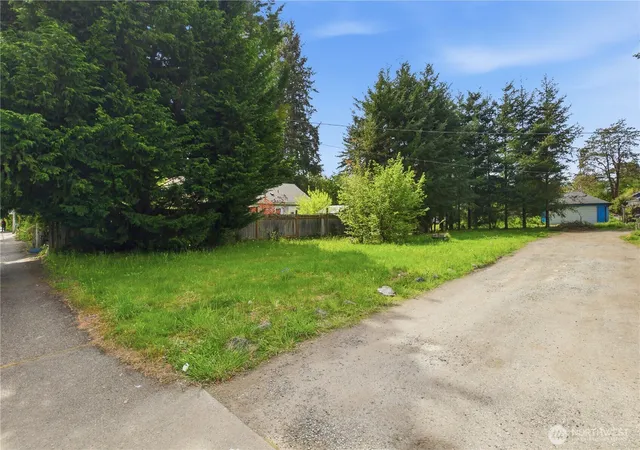 Photo 2 of Sale Pending at 5 Xx Blvd Rd Se, Olympia, WA 98501 | MLS# NWM2562734 | Listing updated on 2026-10-02