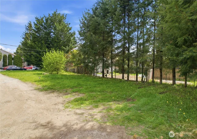 Photo 3 of Sale Pending at 5 Xx Blvd Rd Se, Olympia, WA 98501 | MLS# NWM2562734 | Listing updated on 2026-10-02