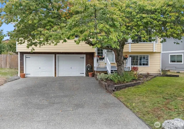 Photo 2 of Single family home for sale at 414 97th Avenue SE, Lake Stevens, WA 98258 | MLS# NWM2562745 | Listing updated on 2026-10-09