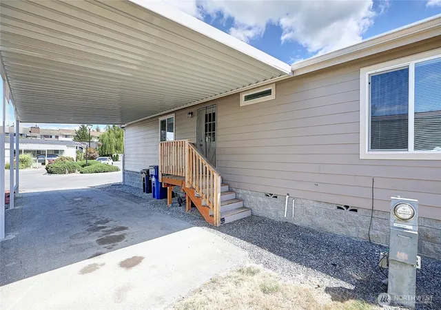 Photo 3 of Manufactured home for sale at 5900 64th Street NE #141, Marysville, WA 98270 | MLS# NWM2562758 | Listing updated on 2026-09-23