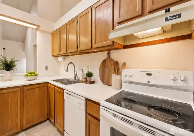 Photo 3 of Sale Pending at 11550 SE 175th Street, Renton, WA 98055 | MLS# NWM2562770 | Listing updated on 2026-09-25