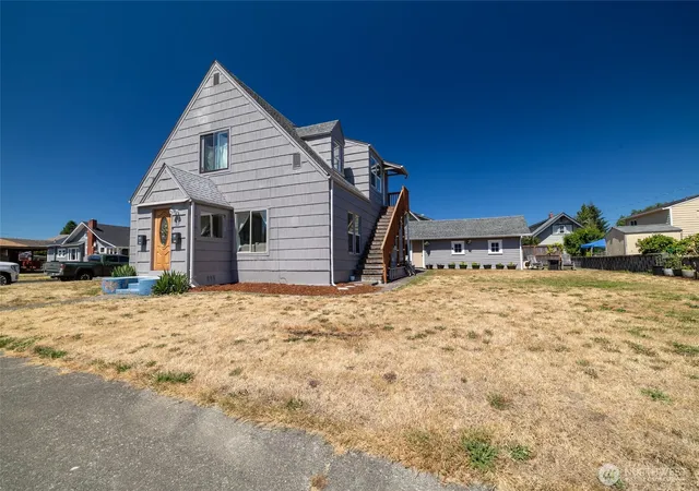 Photo 2 of Multi family home for sale at 517 Center St, Centralia, WA 98531 | MLS# NWM2562786 | Listing updated on 2026-09-25