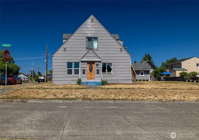 Photo 3 of Multi family home for sale at 517 Center St, Centralia, WA 98531 | MLS# NWM2562786 | Listing updated on 2026-09-25